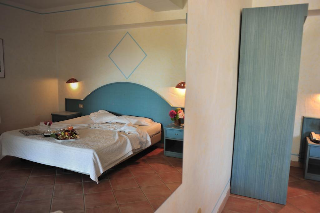 Hotel Micalosu Cannigione Exterior foto